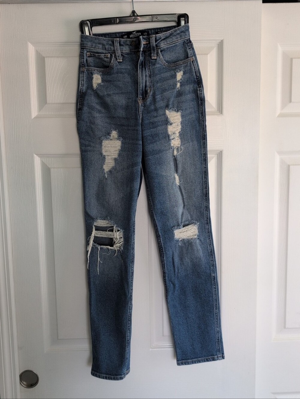 Hollister Jeans -- Ultra High-Rise Mom Jean, Size 00R (W23, L27)